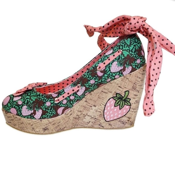 Too Fast Strawberry Wedges - Picture 3 of 6